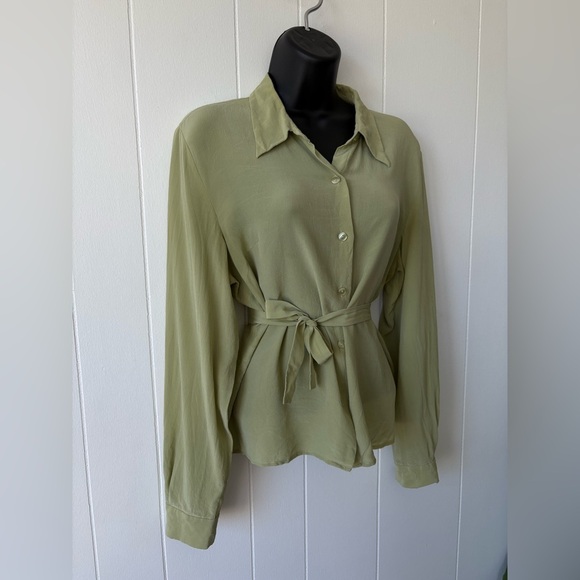 Spenser Jeremy Silk Sage Green Button-Down Shirt | Size 14 - Picture 2 of 7